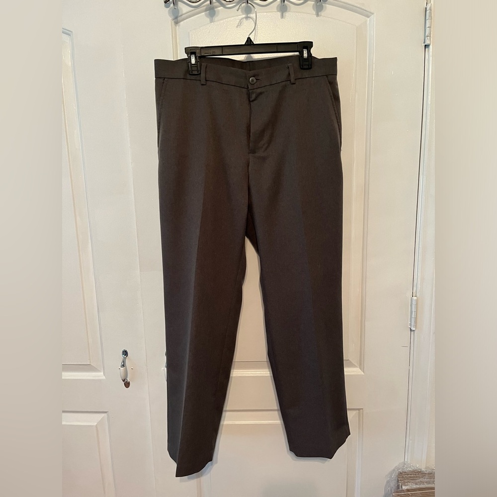 👖 Men’s Van Heusen medium grey dress pants. 34x30. EUC.👖